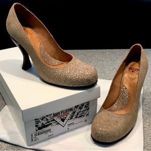 Fleuvog Attention Pump: Paris in Davil Fish Sand Storm color. Size 8